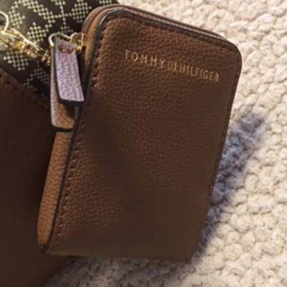 NWOT Tommy Hilfiger Monogram Flap Backpack Purse - Picture 2 of 9